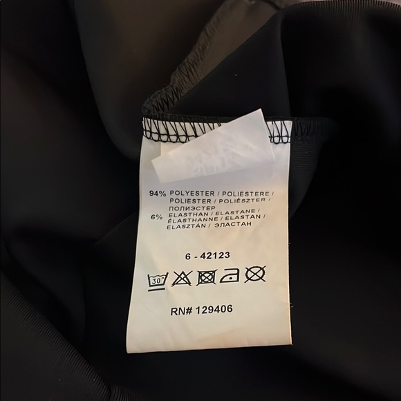 VENUS Black Sleeveless V-Neck Sheath Dress - Picture 6 of 9